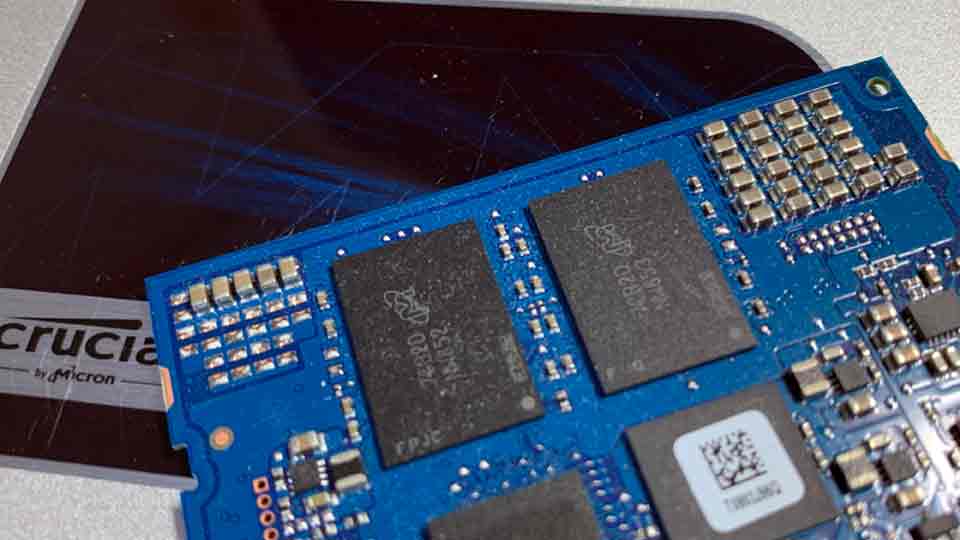 故障したCrucial MX300 SSDを分解する！